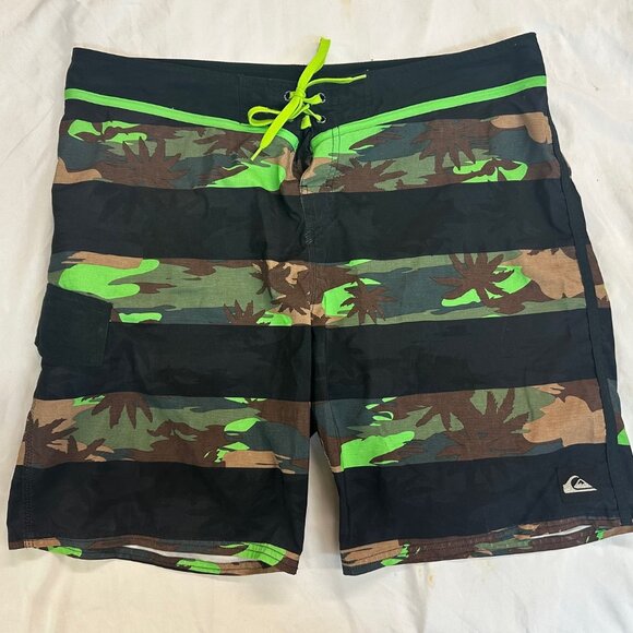 Camo Quicksilver Boardshorts Size 38 Billabong O'Neill Volcom Hurley - Picture 1 of 2